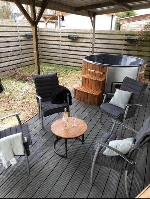 Hottub Forest Chalet Op De Veluwe! พุทเทิน ภายนอก รูปภาพ