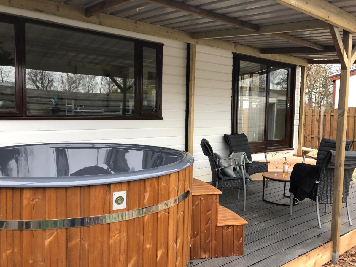 Hottub Forest Chalet Op De Veluwe! พุทเทิน ภายนอก รูปภาพ